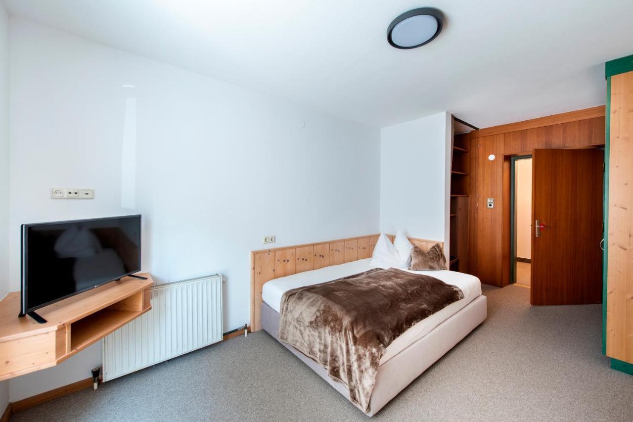 Manni Home - Rooms & Apartments Mayrhofen Exterior photo