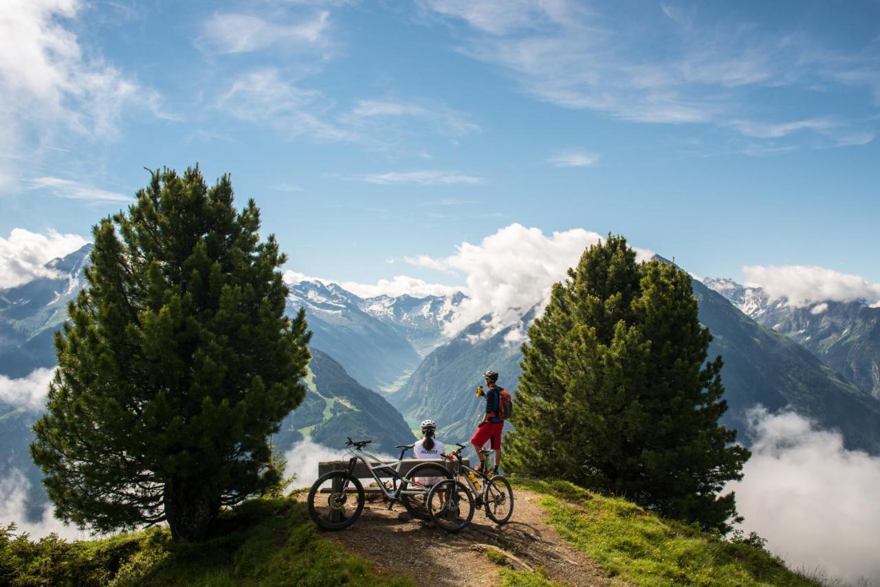 Manni Home - Rooms & Apartments Mayrhofen Exterior photo